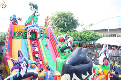 ภาพ No.71255:วัดพระธรรมกาย มูลนิธิธรรมกาย และคณะศิษยานุศิษย์ฯ ร่วมกับ อบต.คลองสาม และภาคีเครือข่ายฯ เปิดตัวสื่อนวัตกรรมพุทธประวัติผ่านแว่น VR สู่โลกเสมือนจริง - จัดแสดงนิทรรศการพลังความดี UG5 POWER เนื่องในงานวันเด็กแห่งชาติ ประจำปี พ.ศ.2566
