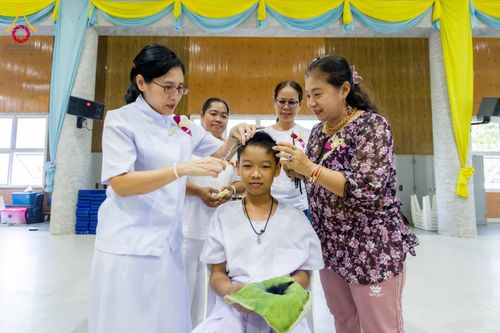 ภาพ No.317437:วันอาทิตย์ ที่ 29 มีนาคม พ.ศ.2569  พิธีปลงผม , พิธีขอขมามอบบาตรและผ้าไตร , พิธีบรรพชา ณ ศูนย์ปฏิบัติธรรมสมุทรปราการ จำนวน 42 รูป