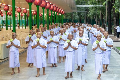 ภาพ No.350755:วันที่ 19 กันยายน พ.ศ.2569 พิธีบรรพชาอุปสมบท โครงการอุปสมบทหมู่บูชาธรรม ครบรอบ 109 ปี วันครูผู้ค้นพบวิชชาธรรมกาย ณ โบสถ์พระไตรปิฏก วัดพระธรรมกาย