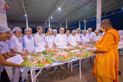 ภาพ No.121181:พิธีถวายภัตตาหารเป็นสังฆทาน แด่คณะพระธรรมยาตราฯ ในโครงการธรรมยาตรากตัญญูบูชา มหาปูชนียาจารย์ พระมงคลเทพมุนี(สด จนฺทสโร) พระผู้ปราบมาร อนุสรณ์สถาน 7 แห่ง ปีที่ 12 วันที่ 30 มกราคม พ.ศ. 2567 ณ สภาธรรมกายสากล วัดพระธรรมกาย