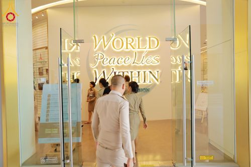 ภาพ No.311558:วันจันทร์ที่ 23 กุมภาพันธ์ พ.ศ. 2569 เปิดโลกทัศน์ผู้บริหารสถานศึกษายุคใหม่ เรียนรู้ต้นแบบการพัฒนาคนผ่านพลัง “บวร–V-Star” ผู้เข้ารับการพัฒนาตามโครงการ สพฐ. ศึกษาดูงานวัดพระธรรมกาย เสริมภาวะผู้นำคุณธรรมสู่การบริหารโรงเรียนอย่างยั่งยืน ณ อาคาร 100 ปี คุณยาย