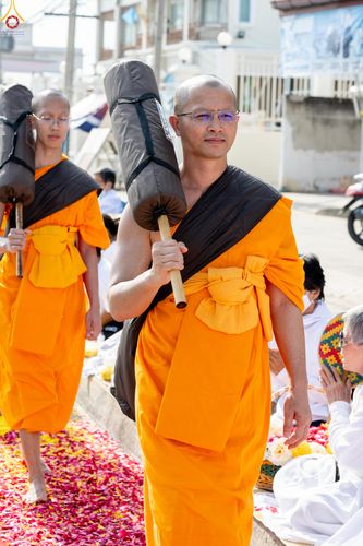 ภาพ No.287740:วันที่ 3 มกราคม พ.ศ. 2569 พิธีต้อนรับพระธรรมยาตรา ครั้งที่ 2 (ภาพชุดที่ 2) ในโครงการธรรมยาตรา กตัญญูบูชา มหาปูชนียาจารย์ พระมงคลเทพมุนี(สด จนฺทสโร) พระผู้ปราบมาร อนุสรณ์สถาน 7 แห่ง ปีที่ 14 ณ อนุสรณ์สถานมหาวิหารพระมงคลเทพมุนี (โลตัสแลนด์) อ.สองพี่น้อง จ.