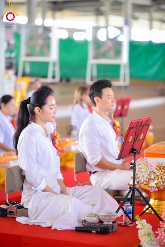 ภาพ No.320714:วันที่ 11 เมษายน พ.ศ.2569 พิธีตักบาตรฉลองสามเณรใหม่ โครงการบรรพชาสามเณรกล้าตะวัน ณ มหารัตนวิหาคด คอร์ 25 ชั้น 2 วัดพระธรรมกาย