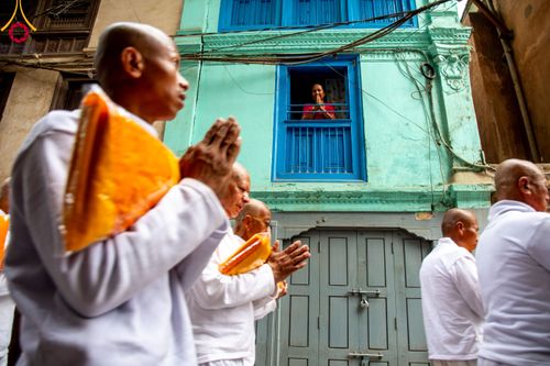 ภาพ No.313516:วันพฤหัสบดีที่ 12 มีนาคม พ.ศ. 2569 ขบวนแห่นาคธรรมทายาทในโครงการบรรพชาสามเณร 500 รูป  จาก นาคบาฮาล (Nagbahal) สู่จัตุรัสปาทัน (Patan Durbar Square) ประเทศเนปาล