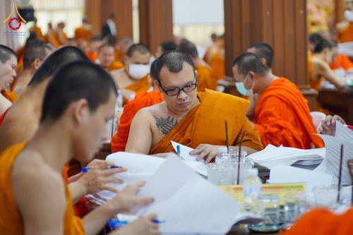 ภาพ No.281308:วันที่ 25 ธันวาคม พ.ศ. 2568 บรรยากาศการตรวจใบข้อสอบธรรมสนามหลวง  นักธรรมชั้นเอก และธรรมศึกษาชั้นเอก ส่วนภูมิภาค  ณ ศาลาอบรมสงฆ์ วัดสามพระยาวรวิหาร เขตพระนคร กรุงเทพมหานคร