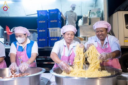 ภาพ No.300112:วันที่ 22 มกราคม พ.ศ. 2569 พิธีถวายภัตตาหารเป็นสังฆทาน แด่พระธรรมยาตรา ณ อนุสรณ์สถานบางปลา วัดบางปลา อำเภอบางเลน จังหวัดนครปฐม ในโครงการธรรมยาตรา กตัญญูบูชา มหาปูชนียาจารย์ พระมงคลเทพมุนี(สด จนฺทสโร) พระผู้ปราบมาร อนุสรณ์สถาน 7 แห่ง ปีที่ 14