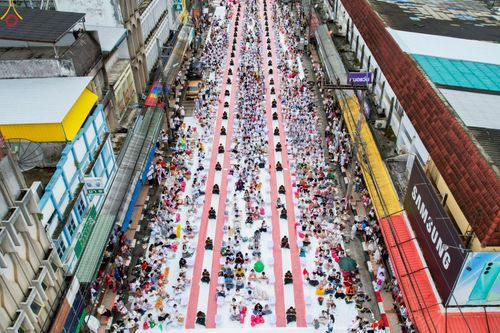 ภาพ No.245333:วันอาทิตย์ที่ 14 กันยายน พ.ศ. 2568 ตักบาตรพระ 555 รูป มหากุศล  น้อมถวายเป็นพุทธบูชา ณ หอนาฬิกาเบตง อ.เบตง จ.ยะลา