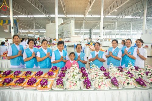 ภาพ No.205939:พิธีตักบาตร และ พิธีบูชาข้าวพระ ในวันอาทิตย์ต้นเดือน 2 กุมภาพันธ์ พ.ศ. 2568 ณ สภาธรรมกายสากล วัดพระธรรมกาย