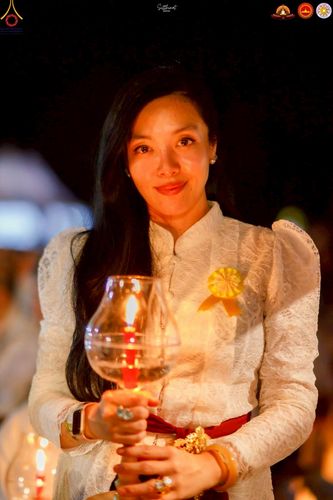 ภาพ No.224562:วันจันทร์ที่ 12 พฤษภาคม พ.ศ. 2568  ชาวพุทธในอินโดนีเซีย ร่วมฉลองวิสาขบูชาจุดประทีปกว่า 200,000 ดวง ณ พระมหาเจดีย์บรมพุทโธ  เจริญพุทธมนต์ถวาย “พระวชิรเกล้าเจ้าอยู่หัว”