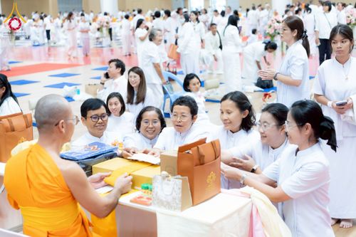 ภาพ No.272955:วันอาทิตย์ที่ 23 พฤศจิกายน พ.ศ.2568 พิธีมุทิตาสักการะ พระมหาเถระและพระเถระ ประจำปีพุทธศักราช 2568 ณ ห้องแก้วสารพัดนึก 2 สภาธรรมกายสากล  วัดพระธรรมกาย