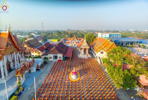 ภาพ No.197723:พิธีตักบาตรพระธรรมยาตรา ณ อนุสรณ์สถานลำดับที่ 4 สถานที่เกิดด้วยกายธรรม วัดโบสถ์(บน) ต.บางคูเวียง จ.นนทบุรี ในโครงการธรรมยาตรา กตัญญูบูชา มหาปูชนียาจารย์ พระมงคลเทพมุนี(สด จนฺทสโร) พระผู้ปราบมาร อนุสรณ์สถาน 7 แห่ง ปีที่ 13 วันที่ 19 มกราคม พ.ศ. 2568