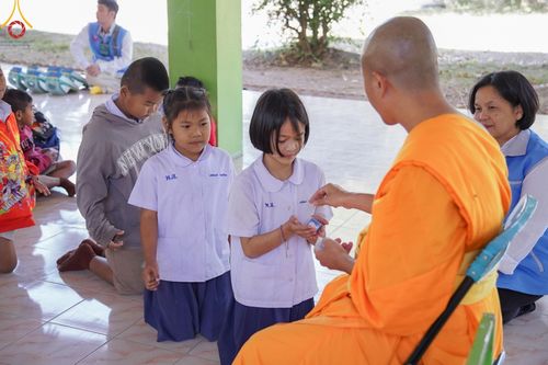ภาพ No.195285:พิธีทอดผ้าป่าทำนุบำรุงศาสนสถาน ณ วัดพรสวรรค์ ต.หนองบ่อ อ.สองพี่น้อง จ.สุพรรณบุรี ในโครงการธรรมยาตรา กตัญญูบูชา มหาปูชนียาจารย์ พระมงคลเทพมุนี(สด จนฺทสโร) พระผู้ปราบมาร อนุสรณ์สถาน 7 แห่ง ปีที่ 13 วันที่ 13 มกราคม พ.ศ. 2568