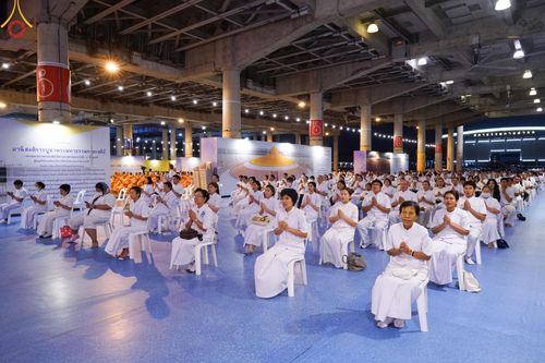 ภาพ No.154896:พิธีจุดประทีป, พิธีฉลองชัยสวดมนต์บทธัมมจักกัปปวัตนสูตร ณ มหารัตนวิหารคด วัดพระธรรมกาย วันอังคารที่ 17 กันยายน พ.ศ. 2567