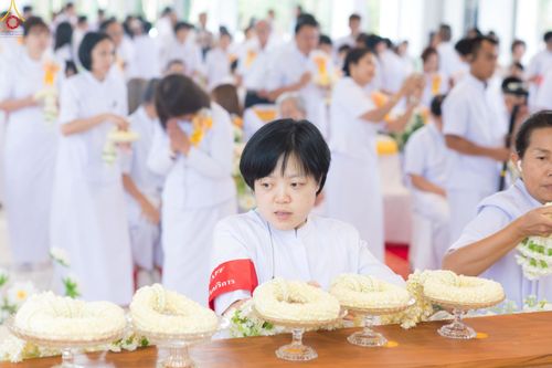 ภาพ No.239842:วันที่ 16-17 สิงหาคม พ.ศ. 2568 การปฏิบัติหน้าที่ของเจ้าหน้าที่ทุกสถานะ เพื่องานพิธีอัญเชิญรูปเหมือนพระมงคลเทพมุนี (สด จันทสโร) และพิธีกดปุ่มอัญเชิญรูปเหมือน พระมงคลเทพมุนี (สด จันทสโร) ณ มหาวิหารแก้วพระมงคลเทพมุนี ศูนย์ปฏิบัติธรรมแก้วเมืองเลย จ.เลย