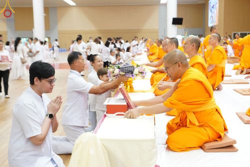 ภาพ No.138885:พิธีถวายกองทุนสนับสนุน การสร้างพระไตรปิฎกฉบับธรรมชัย และอนุรักษ์คัมภีร์ใบลาน น้อมบูชาธรรมหลวงพ่อธัมมชโย 80 ปี ณ ห้องแก้วสารพัดนึก 2 วัดพระธรรมกาย วันเสาร์ที่ 1 มิถุนายน พศ. 2567