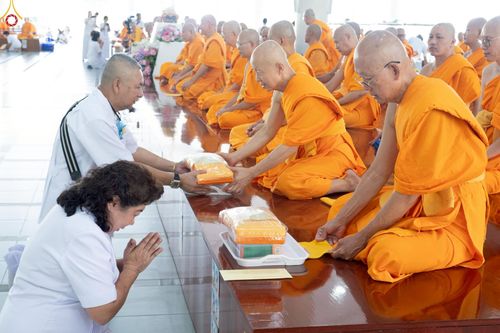 ภาพ No.229762:วันที่ 25 มิถุนายน พ.ศ. 2568 (แรม 15 ค่ำ เดือน 7) พิธีบุพเปตพลี ครั้งที่ 166 ร่วมอุทิศบุญแด่หมู่ญาติที่ล่วงลับไปแล้ว และสืบทอดอายุพระพุทธศาสนา ณ หอฉันคุณยายอาจารย์ฯ วัดพระธรรมกาย