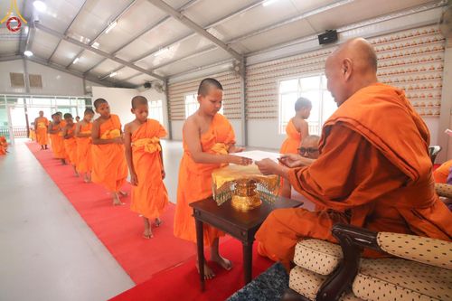 ภาพ No.61154:สามเณรออกบิณฑบาต และกิจกรรมอบรมสามเณร ในโครงการบรรพชาสามเณรฟื้นฟู พระพุทธศาสนาทั่วไทย ณ ศูนย์อบรมที่พักสงฆ์บ้านร่มเย็น จ.นราธิวาส วันที่ 2-15 เมษายน พ.ศ. 2567