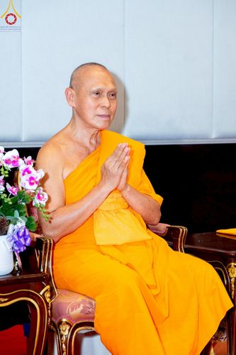 ภาพ No.214855:พิธีต้อนรับสัญญาบัตร พัดยศ พระราชวิเทศวชิรเวที (บัณฑิต วรปญฺโญ) เจ้าอาวาสวัดพระธรรมกายสกอตแลนด์ สหราชอาณาจักร ผู้ช่วยเจ้าอาวาสวัดพระธรรมกาย ณ อุโบสถพระไตรปิฏก วัดพระธรรมกาย