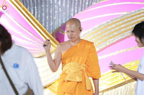 ภาพ No.205536:V.53 สารพัดV สารพัดดี ที่วัดโบสถ์บน ในโครงการธรรมยาตรา กตัญญูบูชา มหาปูชนียาจารย์ พระมงคลเทพมุนี(สด จนฺทสโร) พระผู้ปราบมาร อนุสรณ์สถาน 7 แห่ง ปีที่ 13 ระหว่างวันที่ 2-31 มกราคม พ.ศ. 2568