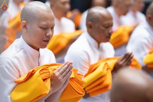 ภาพ No.199754:โครงการอุปสมบทหมู่บูชาธรรม 116 ปี คุณยายอาจารย์มหารัตนอุบาสิกาจันทร์ ขนนกยูง โครงการอุปสมบทหมู่ธรรมทายาท ระดับอุดมศึกษา รุ่นที่ 51 ภาคฤดูหนาว  ณ โบสถ์พระไตรปิฏก วัดพระธรรมกาย จ.ปทุมธานี  วันที่ 11 มกราคม พ.ศ. 2568 โดยมีพระครูปลัดรัตนวีรวัฒน์ เจ้าอาวาสวัด