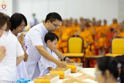 ภาพ No.167786:พิธีทอดกฐิน และ พิธีกรานกฐิน ในวันอาทิตย์ที่ 3 พฤศจิกายน พ.ศ. 2567 ณ วัดพระธรรมกาย จ.ปทุมธานี