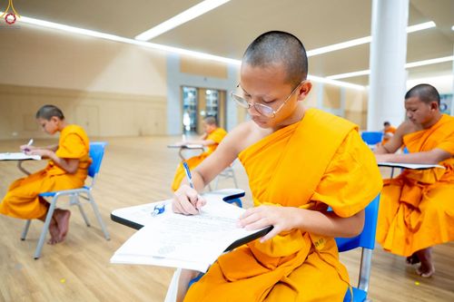 ภาพ No.249679:วันที่ 1 ตุลาคม พ.ศ. 2568 การสอบธรรมสนามหลวง นักธรรมชั้นตรี อำเภอคลองหลวง จังหวัดปทุมธานี ณ ห้องแก้วสารพัดนึก 2 วัดพระธรรมกาย