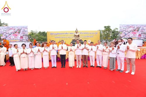 ภาพ No.210361:วันอาทิตย์ที่ 9 มีนาคม พ.ศ. 2568 พ่อเมืองโคราชจัดตักบาตรพระหมื่น ทำบุญเมือง 557 ปี