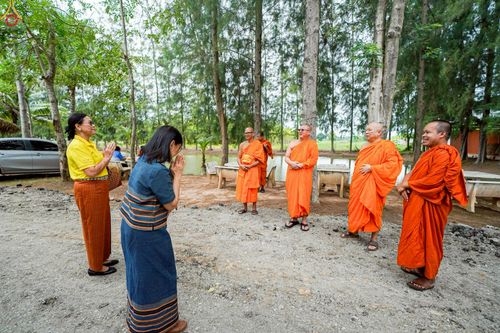 ภาพ No.235482:วันที่ 30-31 กรกฎาคม พ.ศ. 2568 วัดพระธรรมกาย มูลนิธิธรรมกาย ร่วมกับศูนย์ส่งเสริมศีลธรรมจังหวัดสุรินทร์ เปิดศูนย์พักพิงชั่วคราวเพื่อช่วยเหลือประชาชน ผู้อพยพจากเหตุปะทะกันตามแนวชายแดน ไทย-กัมพูชา ตั้งแต่วันที่ 24 กรกฎาคม พ.ศ.2568 เป็นต้นไป