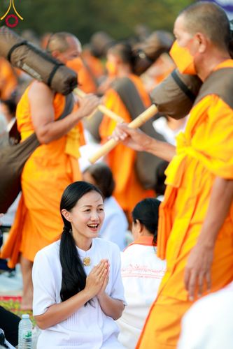 ภาพ No.107945:พิธีต้อนรับพระธรรมยาตรา ในโครงการธรรมยาตรากตัญญูบูชา มหาปูชนียาจารย์ พระมงคลเทพมุนี(สด จนฺทสโร) พระผู้ปราบมาร อนุสรณ์สถาน 7 แห่ง ปีที่ 12 วันที่ 7 มกราคม พ.ศ. 2567 ณ อนุสรณ์สถานคลองบางนางแท่น  อ.สามพราน จ.นครปฐม