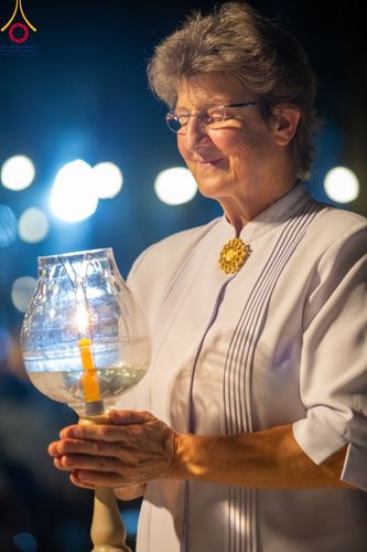 ภาพ No.107201:พิธีจุดประทีปถวายเป็นพุทธบูชา และบูชาธรรมมหาปูชนียาจารย์ ในโครงการธรรมยาตรากตัญญูบูชา มหาปูชนียาจารย์ พระมงคลเทพมุนี(สด จนฺทสโร) พระผู้ปราบมาร  อนุสรณ์สถาน 7 แห่ง ปีที่ 12  วันที่ 6 มกราคม พ.ศ. 2567 ณ อนุสรณ์สถานมหาวิหารพระมงคลเทพมุนี อ.สองพี่น้อง จ.สุพร