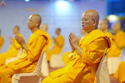 ภาพ No.244293:วันที่ 7 กันยายน พ.ศ. 2568 พิธีจุดประทีป วันครูผู้ค้นพบวิชชาธรรมกาย ณ ลานธรรมฯ และวิหารคด วัดพระธรรมกาย