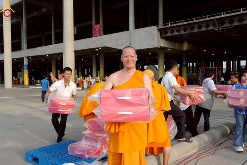 ภาพ No.219158:วันที่ 19-21 เมษายน พ.ศ. 2568 การเตรียมงานในลานธรรม , วิหารคด เพื่องานวันคุ้มครองโลก 22 เมษายน พ.ศ. 2568