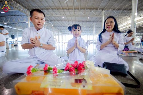 ภาพ No.277079:วันอาทิตย์ที่ 7 ธันวาคม พ.ศ. 2568 พิธีตักบาตรอาทิตย์ต้นเดือน ณ บ้านแก้วเรือนทองคุณยายฯ วัดพระธรรมกาย