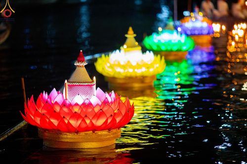 ภาพ No.197231:พิธีจุดประทีปถวายเป็นพุทธบูชา และบูชาธรรมมหาปูชนียาจารย์ ณ วัดโบสถ์(บน) ตำบลบางคูเวียง อำเภอบางกรวย จังหวัดนนทบุรี ในโครงการธรรมยาตรา กตัญญูบูชา มหาปูชนียาจารย์ พระมงคลเทพมุนี(สด จนฺทสโร) พระผู้ปราบมาร อนุสรณ์สถาน 7 แห่ง ปีที่ 13 วันที่ 18 มกราคม พ.ศ. 25