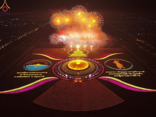 ภาพ No.122304:พิธีจุดประทีปถวายเป็นพุทธบูชา และบูชาธรรมมหาปูชนียาจารย์ พระมงคลเทพมุนี(สด จนฺทสโร) ในโครงการธรรมยาตรา กตัญญูบูชา มหาปูชนียาจารย์ พระมงคลเทพมุนี(สด จนฺทสโร) พระผู้ปราบมาร อนุสรณ์สถาน 7 แห่ง ปีที่ 12 วันที่ 31 มกราคม พ.ศ. 2567 ณ วัดพระธรรมกาย จ.ปทุมธานี (