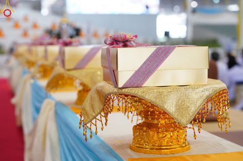 ภาพ No.60401:การต้อนรับพระสังฆาธิการ 10,000 กว่าวัดทั่วประเทศ พิธีมอบปัจจัยช่วยเหลือครู 4 จังหวัดชายแดนภาคใต้ พิธีปฏิบัติธรรม ในวันคุ้มครองโลก วันจันทร์ที่ 22 เมษายน พ.ศ.2567 ณ วัดพระธรรมกาย จ.ปทุมธานี