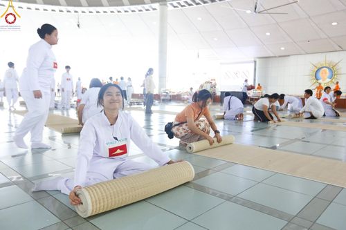 ภาพ No.162216:พิธีถวายภัตตาหารเมนูสวรรค์ เนื่องในวันออกพรรษา (ขึ้น 15 ค่ำ เดือน 11) วันพฤหัสบดีที่ 17 ตุลาคม พ.ศ. 2567 ณ หอฉันคุณยายอาจารย์ฯ วัดพระธรรมกาย