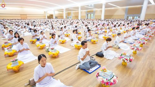 ภาพ No.225430:วันอาทิตย์ที่ 18 พฤษภาคม พ.ศ. 2568 พิธีร่วมบุญการศึกษา พระภิกษุ สามเณร ณ ห้องแก้วสารพัดนึก 2 วัดพระธรรมกาย