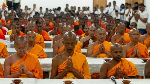 ภาพ No.141131:PhotoStory มหาศรัทธา ธรรมยาตราศรีลังกา EP.6 พิธีจุดวิสาขประทีป 6 วัด ถวายเป็น พุทธบูชา  โครงการสยาม-ลังกา ธรรมยาตรา  ฉลองเทศกาลวิสาขบูชาแห่งชาติ ศรีลังกา  บูชาธรรม 80 ปี หลวงพ่อธัมมชโย วันที่ 16 พฤษภาคม พ.ศ. 2567