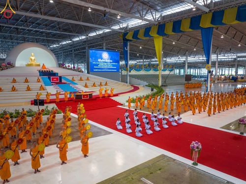 ภาพ No.153280:พิธีมุทิตาสักการะ พระภิกษุ-สามเณร ผู้สอบไล่ได้เปรียญธรรม ประโยค 1-2 ถึงประโยค ป.ธ.9 และบาลีศึกษา ประโยค1-2 ถึง บ.ศ.9 , พิธีมอบดวงแก้วสามเณรผู้ทรงบาลีไวยากรณ์ วัดพระธรรมกาย และ ศูนย์ส่งเสริมศีลธรรมในประเทศและต่างประเทศ วันอาทิตย์ที่ 8 กันยายน พ.ศ.2567