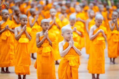 ภาพ No.215855:วันเสาร์ที่ 5 เมษายน พ.ศ. 2568 พิธีขอบรรพชา พิธีขอสรณคมน์และศีล  พิธีขอนิสสัย พิธีถวายบาตร ในโครงการบรรพชาสามเณรฟื้นฟูพระพุทธศาสนาทั่วไทย , โครงการหน่อแก้วเปรียญธรรม รุ่นที่ 13 ,  โครงการสามเณรยุวธรรมทายาท รุ่นที่ 33 , โครงการสามเณรมัชฌิมธรรมทายาท รุ่นที