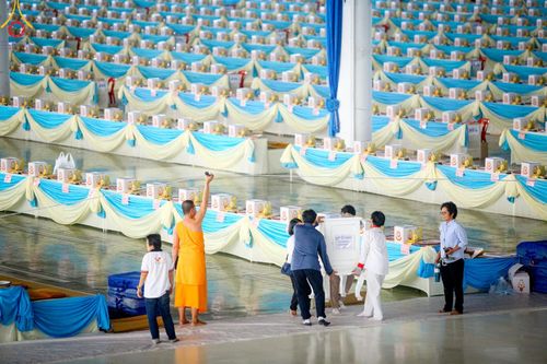 ภาพ No.59724:V.39 ทุ่มสุดใจ ธรรมชัย 80 ปี การเตรียมงาน การปฏิบัติงาน ของเจ้าหน้าที่หน่วยงานต่างๆ เพื่อพิธีฉลองอายุวัฒนมงคล 80 ปี หลวงพ่อธัมมชโย และรับถวายมหาสังฆทาน 10,000 กว่าวัดทั่วประเทศ ในวันคุ้มครองโลก จันทร์ที่ 22 เมษายน พ.ศ. 2567