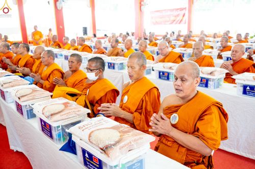 ภาพ No.234465:วันพฤหัสบดีที่ 24 กรกฎาคม พ.ศ. 2568 พิธีถวายสังฆทานแก่คณะสงฆ์ 323 วัด , พิธีมอบกองทุนหนุนแรงใจช่วยครูใต้ , พิธีทำบุญส่วนกุศลแด่ผู้วายชนม์ ในเหตุการณ์ความไม่สงบ 4 จังหวัด ชายแดนภาคใต้ (ปัตตานี , ยะลา , นราธิวาส , สงขลา) ปีที่ 21 ครั้งที่ 179 ณ วัดเวฬุวัน 