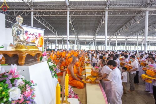 ภาพ No.131674:พิธีร่วมบุญบรรพชาสามเณร 5,000 รูป ณ บ้านแก้วเรือนทองคุณยาย สภาธรรมกายสากล วัดพระธรรมกาย วันเสาร์ที่ 23 มีนาคม พ.ศ. 2567
