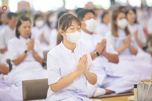 ภาพ No.123103:พิธีตักบาตร และพิธีบูชาข้าวพระ ในวันอาทิตย์ต้นเดือนที่ 4 กุมภาพันธ์ พ.ศ. 2567 ณ วัดพระธรรมกาย จ.ปทุมธานี