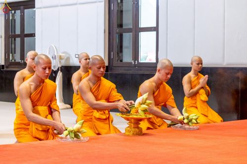 ภาพ No.227446:วันเสาร์ที่ 31 พฤษภาคม พ.ศ. 2568 พิธีเวียนประทักษิณรอบพระอุโบสถ ในพิธีอุปสมบท สามเณรเตรียม DCI รุ่นที่ 22 ณ อุโบสถพระไตรปิฎก วัดพระธรรมกาย