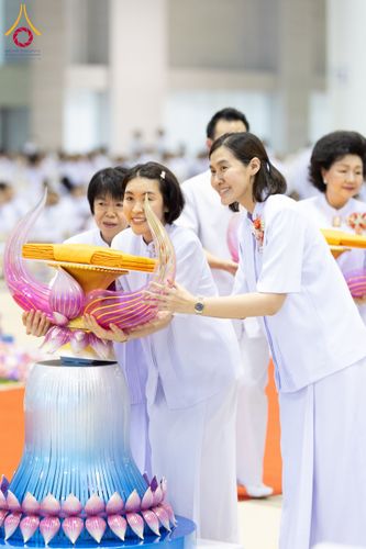 ภาพ No.134387:พิธีทอดผ้าป่าสมทบ มหาสังฆทาน 10,000 วัด ทั่วไทย วันอาทิตย์ต้นเดือนที่ 7 เมษายน พ.ศ.2567 ณ ห้องแก้วสารพัดนึก 1 สภาธรรมกายสากล  วัดพระธรรมกาย จ.ปทุมธานี