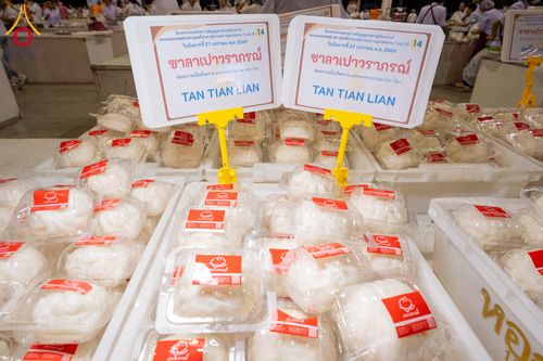 ภาพ No.303573:วันที่ 27 มกราคม พ.ศ. 2569 พิธีถวายภัตตาหารเป็นสังฆทาน แด่พระธรรมยาตรา ณ วัดพระธรรมกาย  จังหวัดปทุมธานี ในโครงการธรรมยาตรา กตัญญูบูชา มหาปูชนียาจารย์ พระมงคลเทพมุนี(สด จนฺทสโร) พระผู้ปราบมาร อนุสรณ์สถาน 7 แห่ง ปีที่ 14