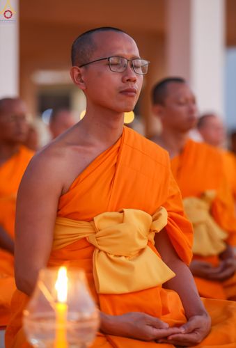 ภาพ No.302905:วันที่ 24 มกราคม พ.ศ. 2569 พิธีจุดประทีปธรรมถวายเป็นพุทธบูชา  และบูชาธรรมมหาปูชนียาจารย์  ณ อาคารธรรมยาตรา กตัญญูบูชามหาปูชนียาจารย์  ตรงข้ามวัดปากน้ำภาษีเจริญ จ.กรุงเทพมหานคร ในโครงการธรรมยาตรา กตัญญูบูชา มหาปูชนียาจารย์ พระมงคลเทพมุนี(สด จนฺทสโร) พระผู