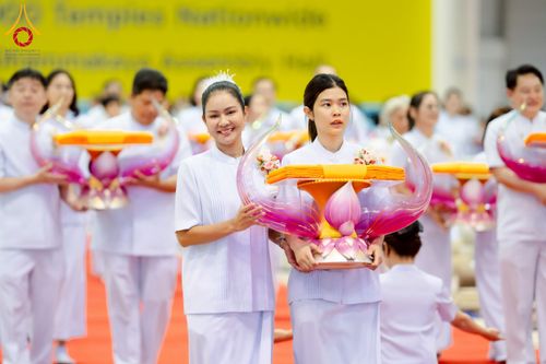 ภาพ No.215646:วันอาทิตย์ต้นเดือนที่ 6 เมษายน พ.ศ. 2568 ขบวนอัญเชิญผ้าป่าสมทบ มหาสังฆทาน 40,000 กว่าวัดทั่วประเทศ ณ สภาธรรมกายสากล วัดพระธรรมกาย